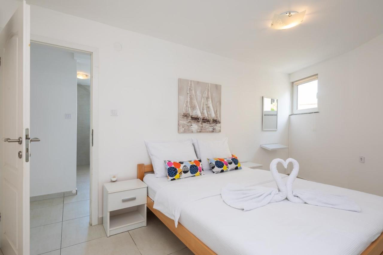 Estella Villa Apartments Rogoznica  Eksteriør bilde